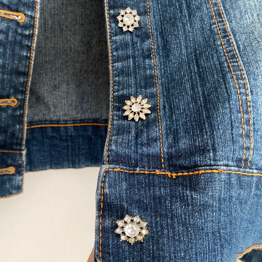 💙💎Levis jacket with bling ladies/youth/child. Pretty embellishments medium sz. - Picture 2 of 8